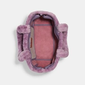 Tote 28 In Signature Shearling